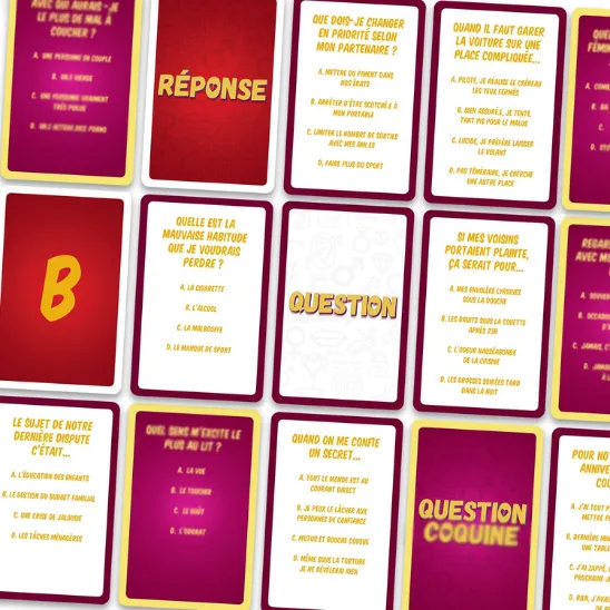 Les cartes Clash of Couple sont disposées en ligne, prêtes à être choisies et découvertes.